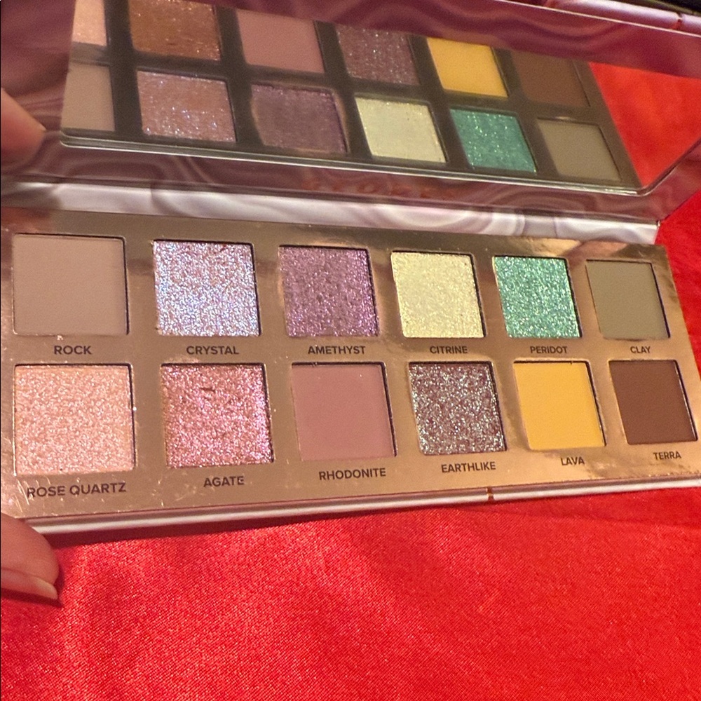 WOW POSHMARK Authentic What’s Up Beauty Geodes 12 Pan Eyeshadow Palette